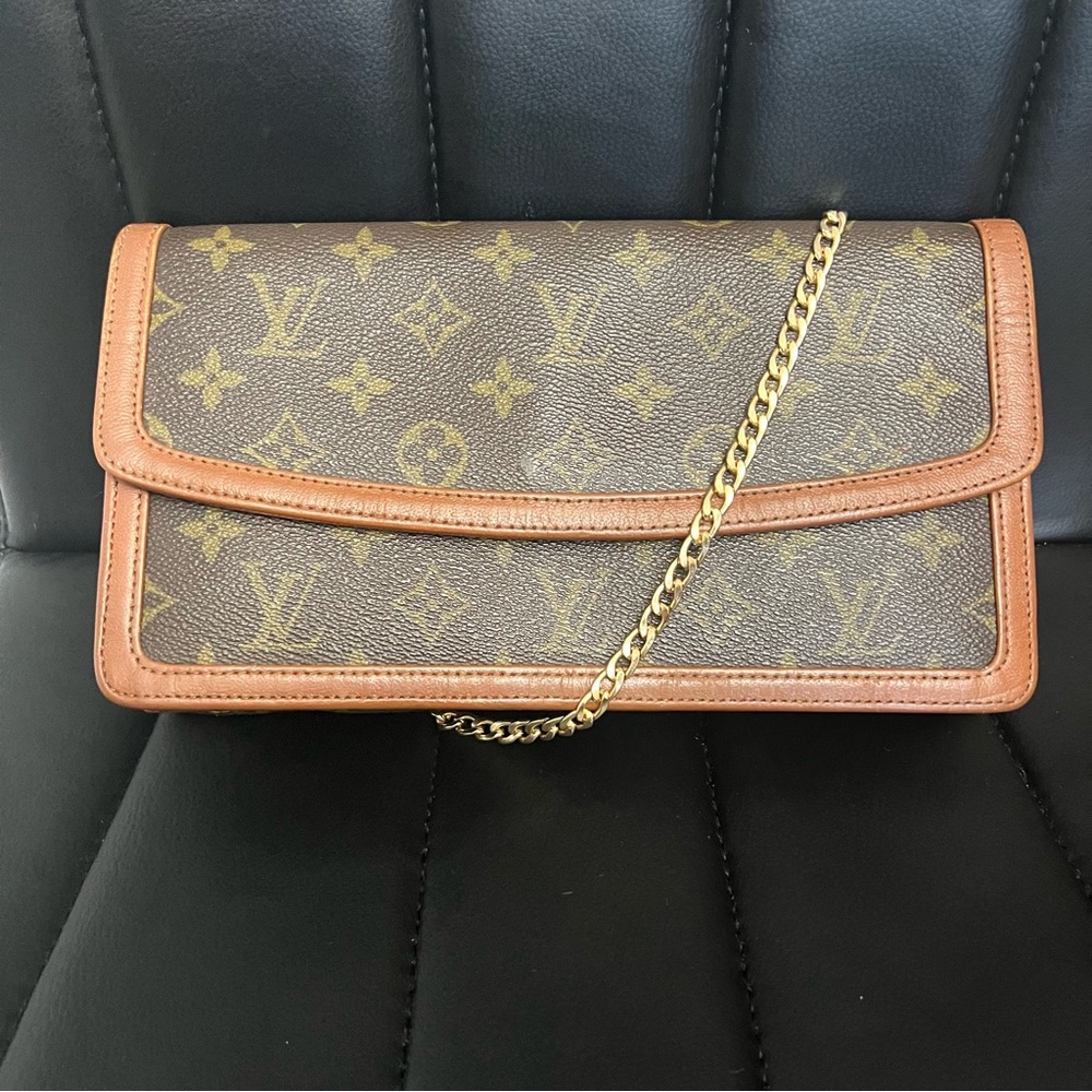 EUC Vintage Louis Vuitton Pochette Clutch